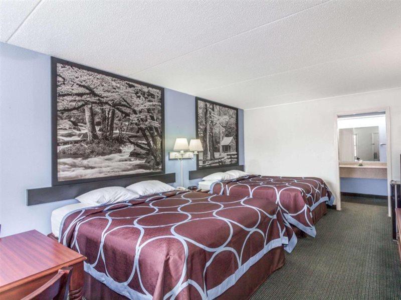 Super 8 By Wyndham Kingston Hotel Bagian luar foto