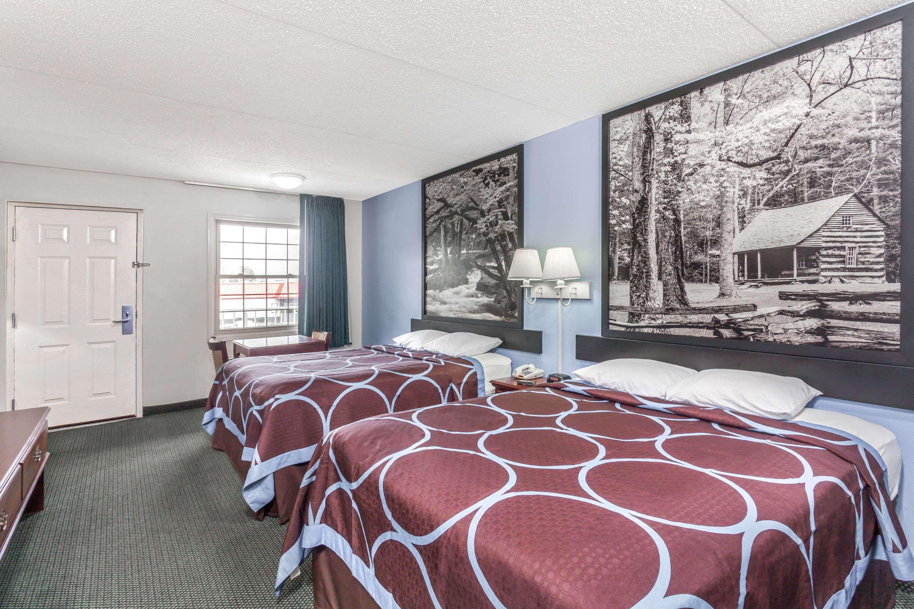 Super 8 By Wyndham Kingston Hotel Bagian luar foto