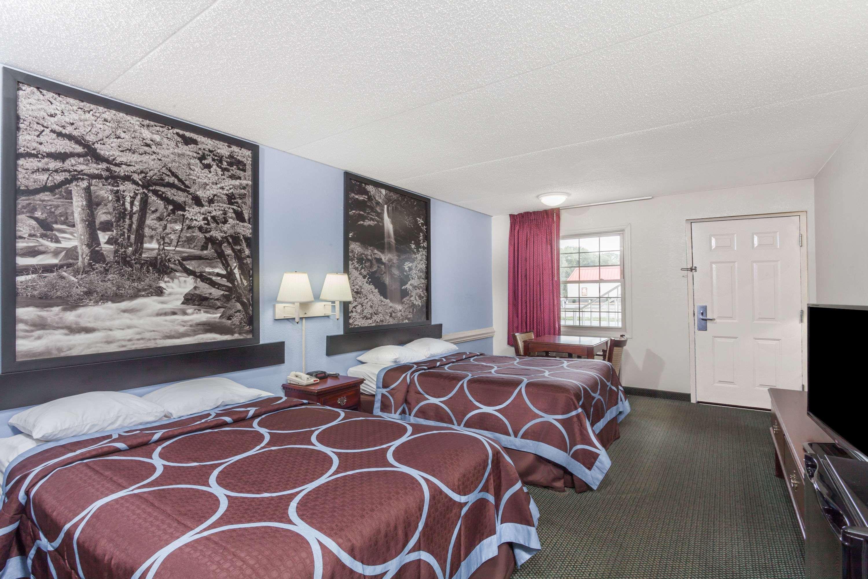 Super 8 By Wyndham Kingston Hotel Bagian luar foto