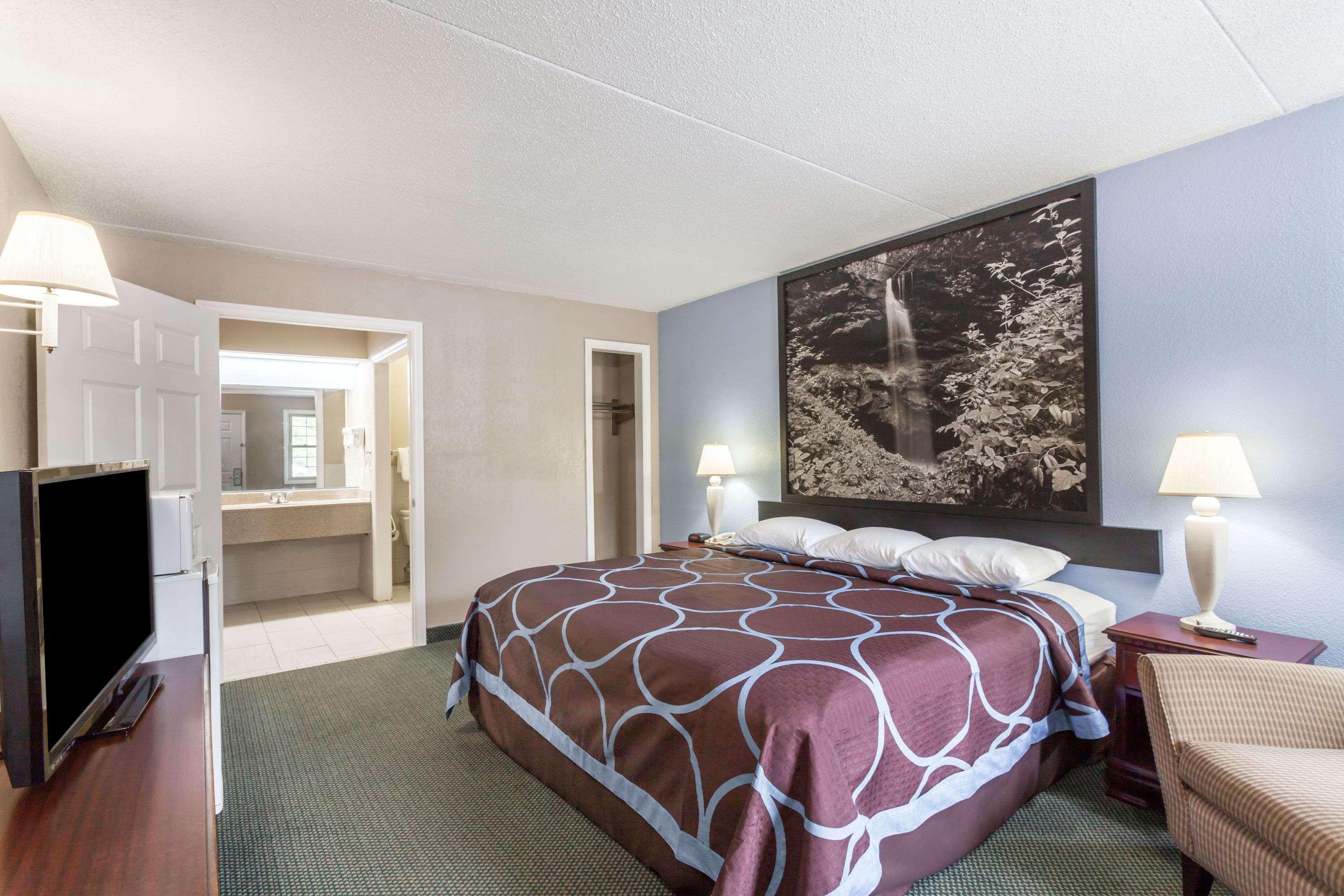 Super 8 By Wyndham Kingston Hotel Bagian luar foto