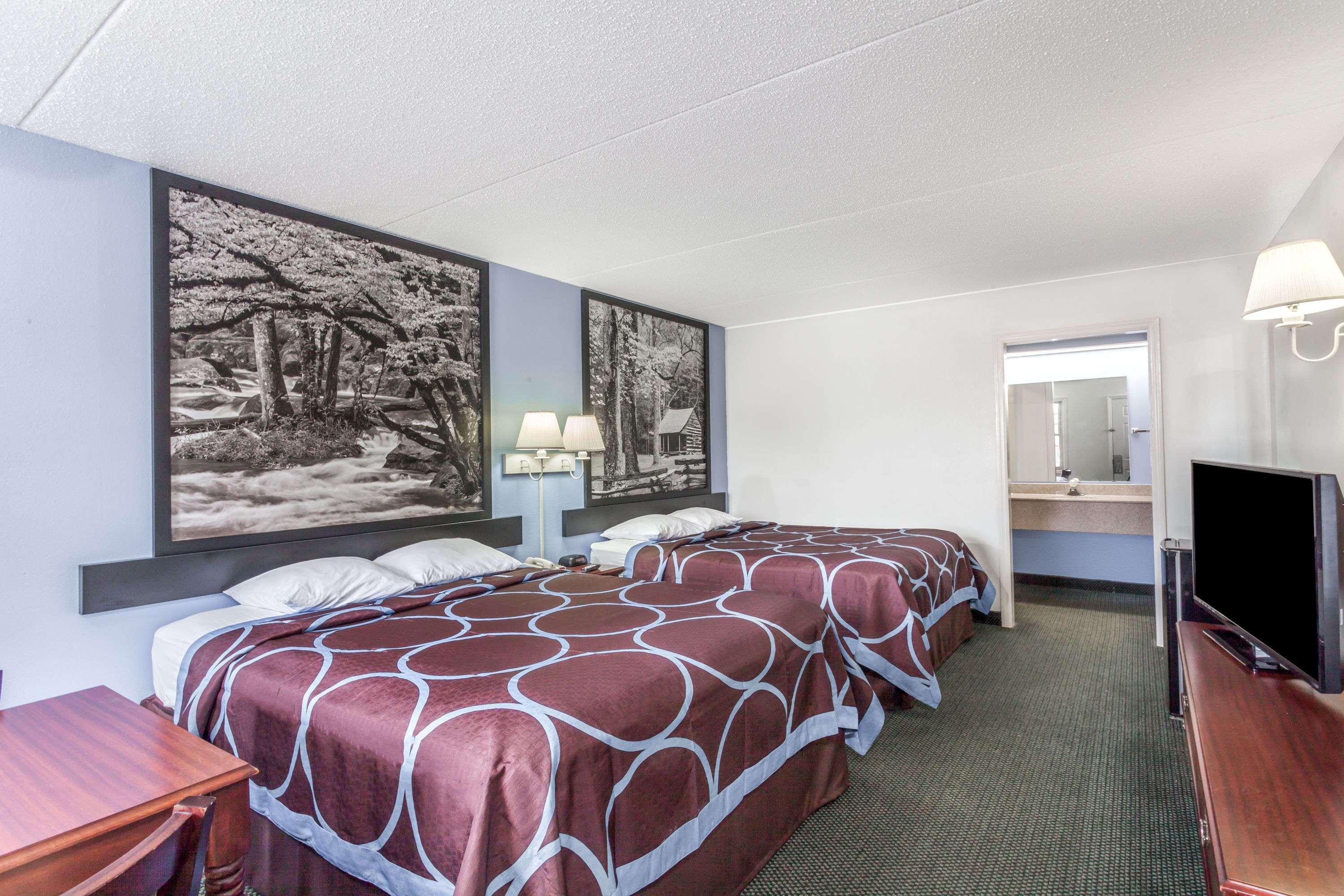 Super 8 By Wyndham Kingston Hotel Bagian luar foto