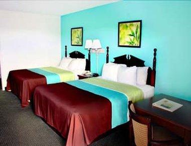Super 8 By Wyndham Kingston Hotel Bagian luar foto